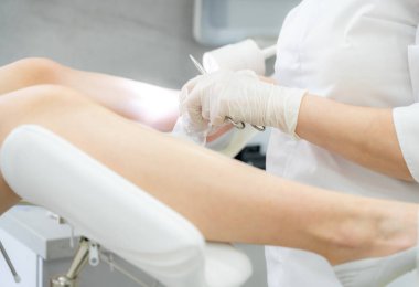 Jinekolog el pensi tutuyor.