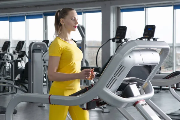 Young woman in gym running on treadmill — 스톡 사진