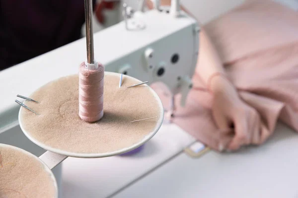 Close-up detail of the sewing machine — Stock Photo, Image