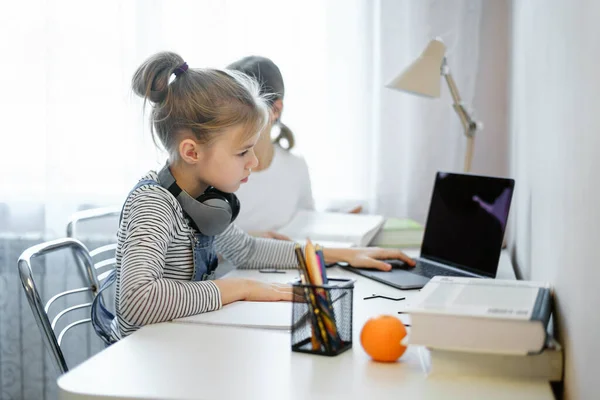 Mother and daughter doing homework together, styding and learning concept, doing tasks for school — 스톡 사진