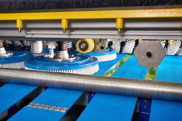 Linea industriale automatica per lavaggio e pulizia tappeti — Foto Stock