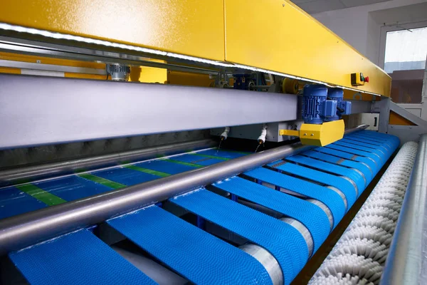 Línea industrial automática para el lavado y limpieza de alfombras —  Fotos de Stock