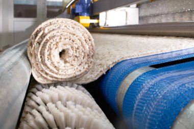 Automatic industrial line for washing and cleaning carpets