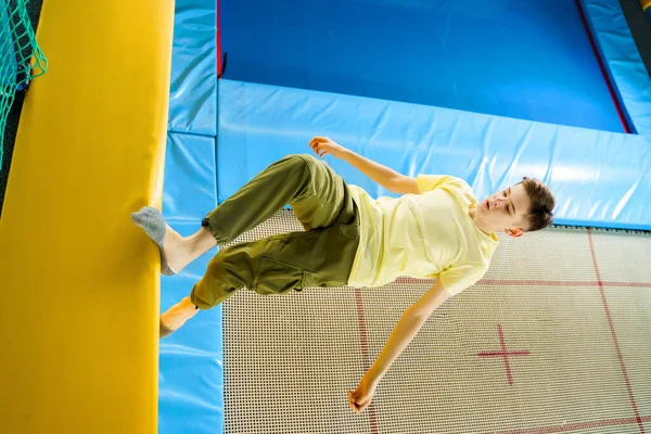 Teenage boy jumping on trampoline park in sport center — Stock Photo, Image