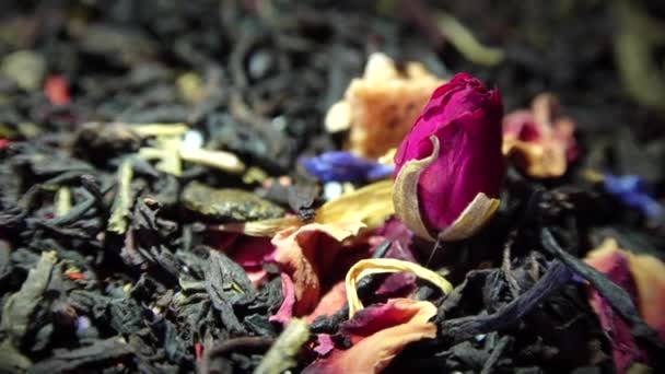 Thé Noir Avec Feuilles Fleurs Tourne — Video