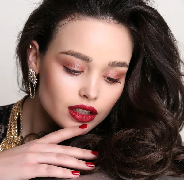 Gorgeous sensual woman with dark hair and bright makeup — Stock Photo, Image