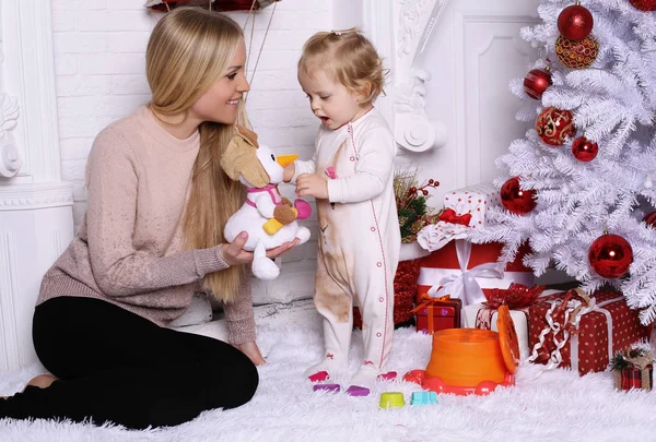 Gorgeous mother with long blond hair posing with adorable cute d — Stock Photo, Image