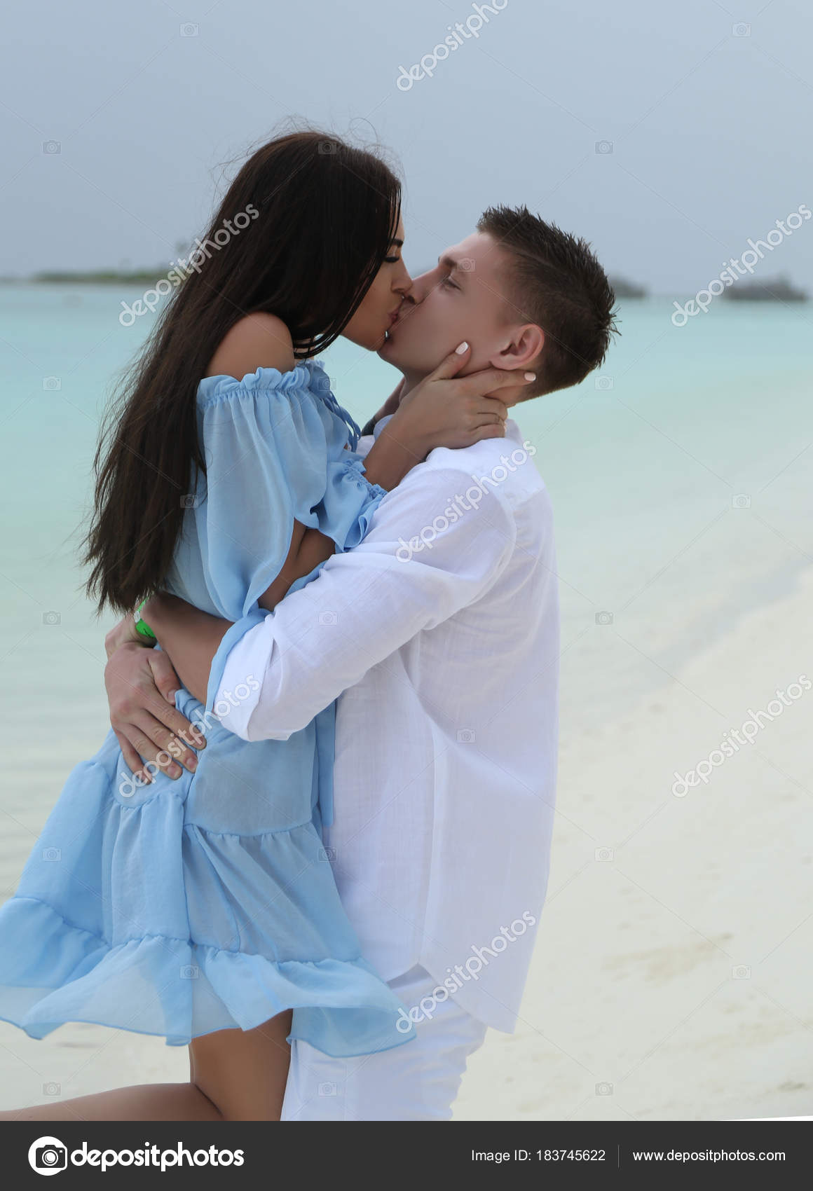 Love story photo of beautiful couple relaxing in Maldives islan — Stock  Photo © Slava_14 183745622