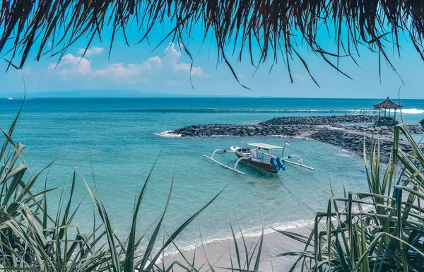 Prachtig uitzicht op de blauwe oceaan in Bali — Stockfoto