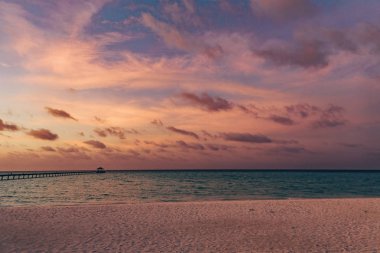 Maldiv Adaları güzel günbatımı manzara