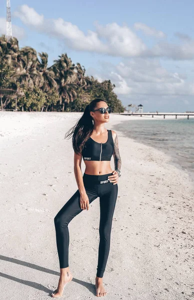 Foto Forma Mulher Bonita Com Cabelo Escuro Terno Esporte Que — Fotografia de Stock