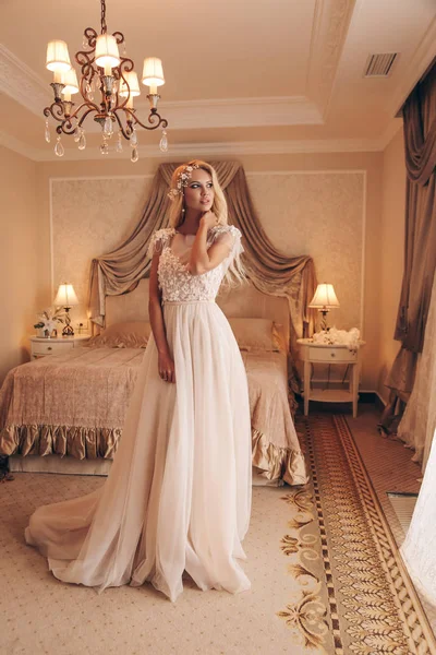 Módní Interiérové Foto Krásná Smyslná Žena Blond Vlasy Luxusní Svatební — Stock fotografie