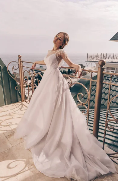 Fashion Photo Beautiful Woman Blond Hair Luxurious Wedding Dress Accessories — Stock Photo, Image