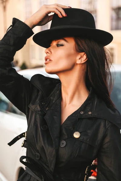 Beautiful sensual woman with dark hair in elegant black coat and — Stock Photo, Image