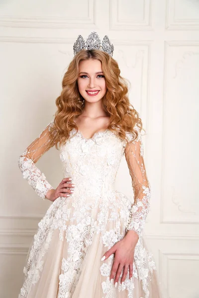 Beautiful woman with blond hair in luxurious wedding dress with — Stock Photo, Image
