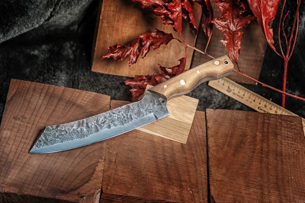 Cuchillo forjado hecho a mano — Foto de Stock