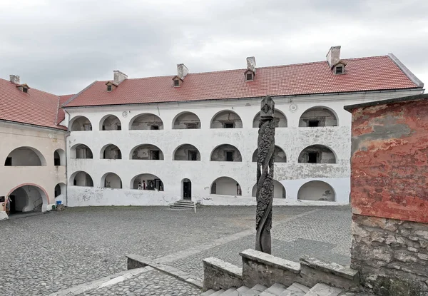 Двор замка Паланок, Мукачево, Украина — стоковое фото