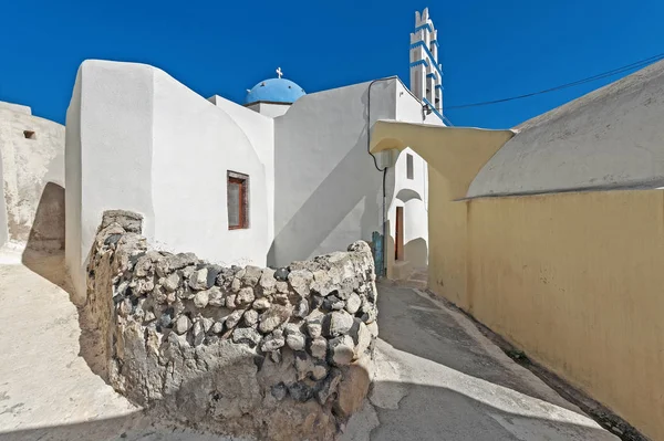 Emporio pueblo calle en Santorini en Grecia —  Fotos de Stock