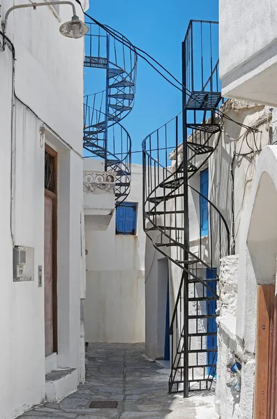 Chora, Naxos, Grecia con escaleras de caracol —  Fotos de Stock