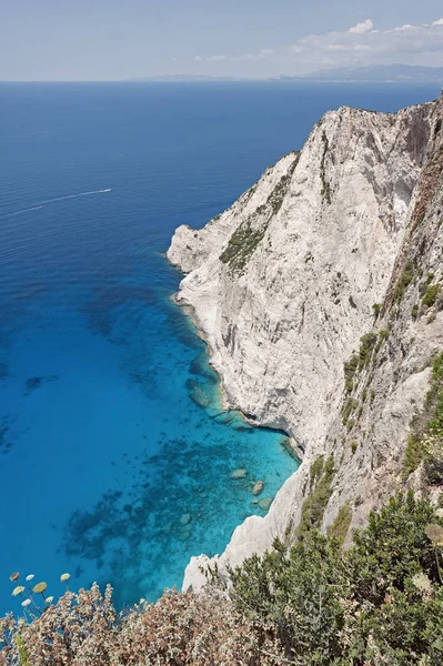 在希腊扎金索斯岛的 Navagio 海滩 — 图库照片