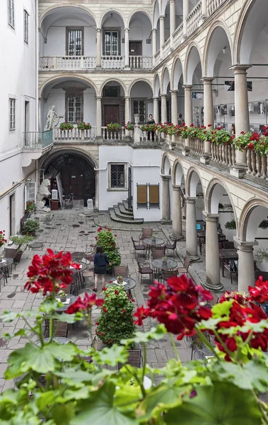 Pátio italiano em Lviv, Ucrânia — Fotografia de Stock