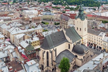 Latin Katedrali Belediye Lviv, Ukrayna üzerinden görüldü 