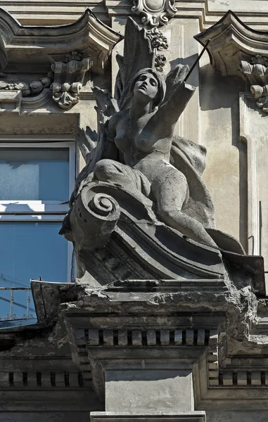 Estátua Sem Mão Corrompida Danificada Que Decora Casa Velha Lviv — Fotografia de Stock