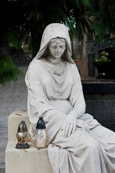 Поврежденная Скульптура Могилы Женщины Лычаковском Кладбище Львове Украина — стоковое фото