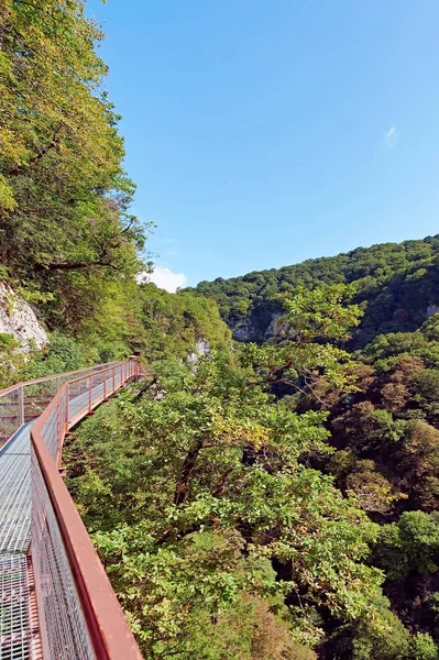 Fotosessie Het Observatiebureau Van Hangbrug Van Okatse Canyon Bij Kutaisi — Stockfoto