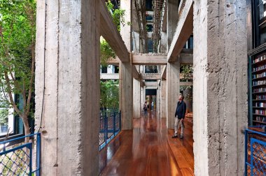 Tiflis Georgia 'daki Stamba Otel lobisinin alışılmadık sert çatı katı.