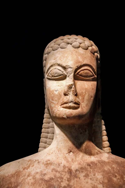 Antik Kouros Atina Yunanistan Daki Kerameikos Sahasında Siyah Arka Planda — Stok fotoğraf