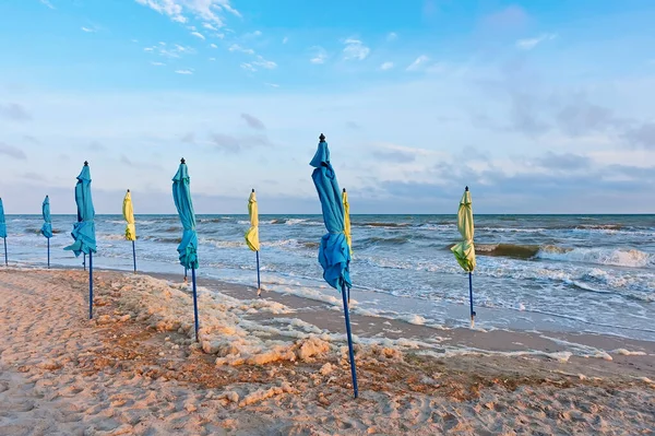 Koblevo Meer Mit Geschlossenen Sonnenschirmen Abend Der Ukraine — Stockfoto