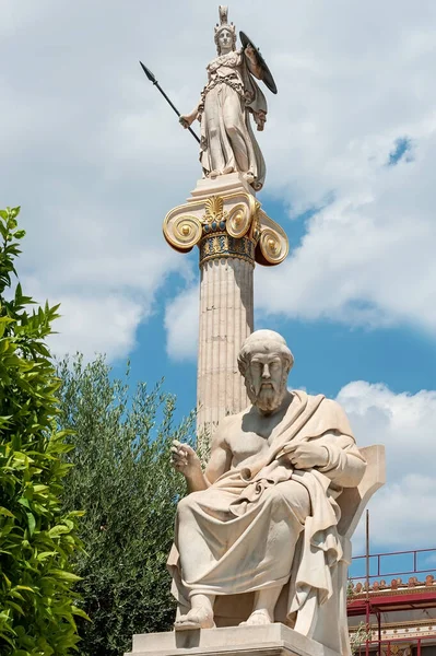 Arka Planda Athena Sütunu Olan Plato Heykeli — Stok fotoğraf