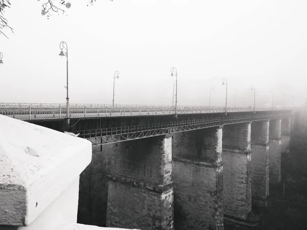 Мост Старый Город Через Каньон Туманный Туманный День Каменец Подольский — стоковое фото