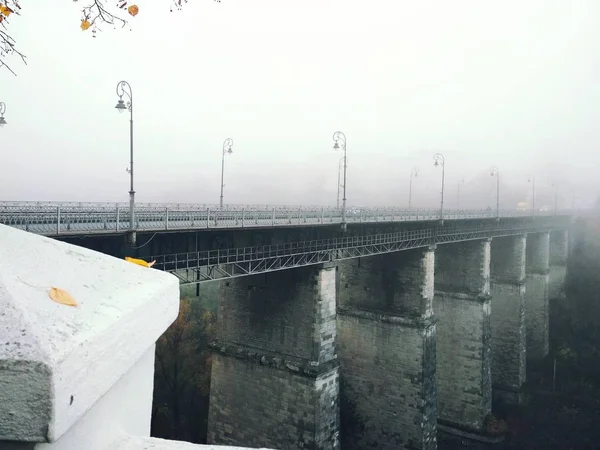 Die Brücke Zur Altstadt Über Die Schlucht Einem Trüben Nebligen — Stockfoto