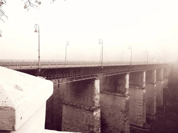 Sıkıcı Sisli Bir Günde Eski Şehir Giden Köprü Kamenets Podolsky — Stok fotoğraf