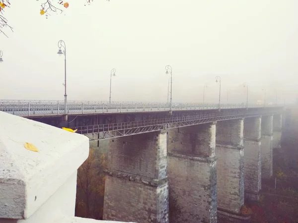 Bron Till Gamla Stan Över Ravinen Tråkig Dimmig Dag Kamenets — Stockfoto