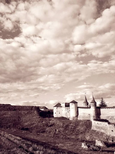 Старая Крепость Фоне Голубого Облачного Неба Каменец Подольский Украина — стоковое фото