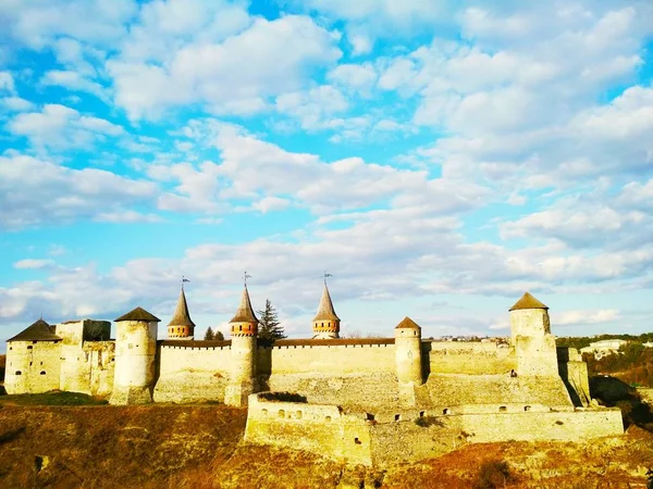 Старая Крепость Фоне Голубого Облачного Неба Каменец Подольский Украина — стоковое фото