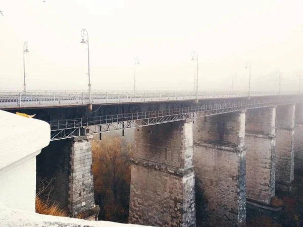 Brug Naar Oude Stad Canyon Een Saaie Mistige Dag Kamenets — Stockfoto