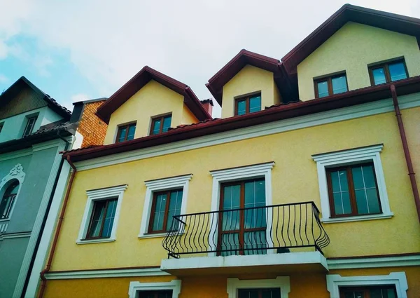 Vista Las Fachadas Los Edificios Estilo Edad Media Casco Antiguo — Foto de Stock