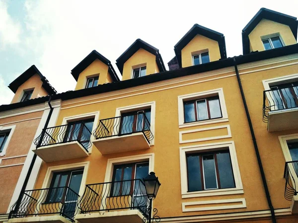 Vista Las Fachadas Los Edificios Estilo Edad Media Casco Antiguo — Foto de Stock