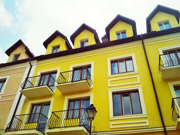 Vista Las Fachadas Los Edificios Estilo Edad Media Casco Antiguo —  Fotos de Stock