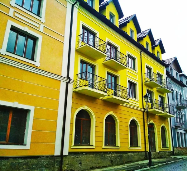 Vista Las Fachadas Los Edificios Estilo Edad Media Casco Antiguo — Foto de Stock