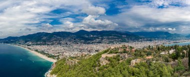 Alanya. Hindi. Kleopatras plajı. Şehrin Panoraması