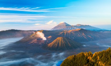 Bromo Tengger Semeru Ulusal Par güneş doğarken süre Bromo yanardağ