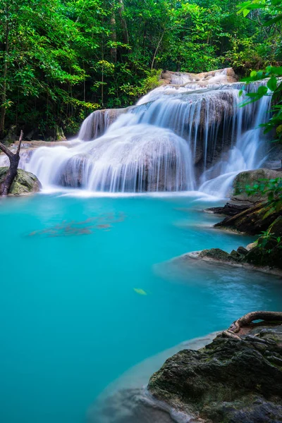 Wodospad w Parku Narodowego Erawan, Kanchanę buri, Tajlandia — Zdjęcie stockowe