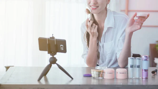 Young Beauty Blogger Making Video Her Beauty Blog Cosmetics — Stock Photo, Image