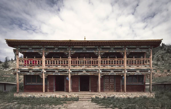 Oude en verweerde boeddhistische tempel in Mongolië — Stockfoto