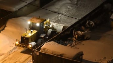 Çalışma kar pulluk gece görünümü